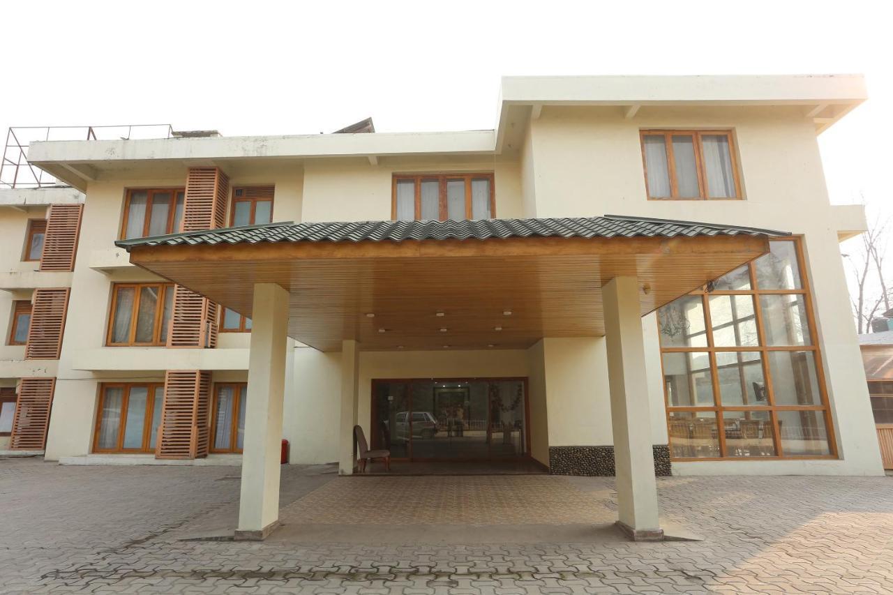 Отель Oyo 27008 Paradise Gateway Сринагар Экстерьер фото